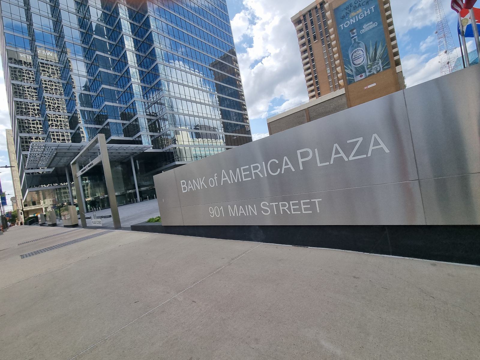 Die Bank of America Corporation ist eine US-amerikanische Grossbank mit Hauptsitz in Charlotte, North Carolina. Das Unternehmen war seit Juli 2006 zeitweise das grösste Kreditinstitut der Vereinigten Staaten.